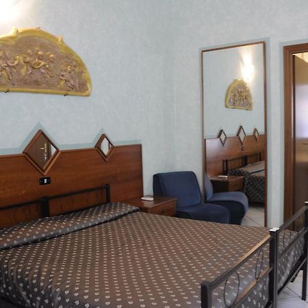 Hotel Farini Roma Habitación foto